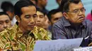 Jokowi dan JK melihat hasil rekapitulasi hasil penghitungan suara nasional di KPU, Jakarta, Selasa (22/07/2014) (Liputan6.com/Faizal Fanani)