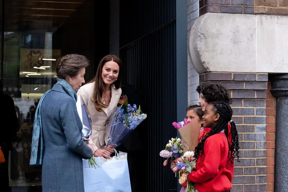 Momen Langka Kate Middleton Jalan Bareng Putri Anne, Cantik dengan Busana Nude Seharga Rp6jutaan