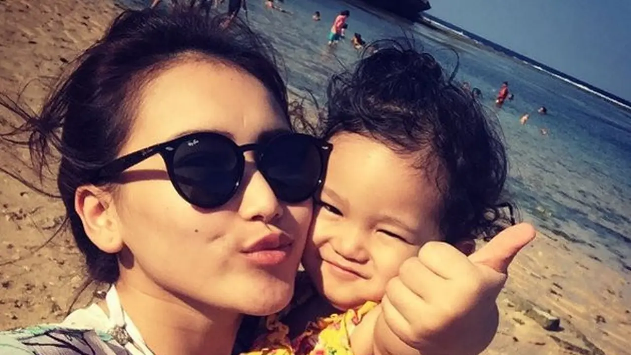 [Fimela] Ayu Ting Ting dan Bilqis