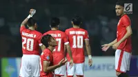 Bek Persija, M Rezaldi Hehanusa berdoa usai mencetak gol ke gawang PS TNI pada lanjutan Liga 1 Indonesia di Stadion Patriot Candrabhaga, Bekasi, Sabtu (30/9). Persija menang 4-1. (Liputan6.com/Helmi Fithriansyah)