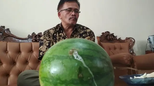 Semangka yang diduga mengandung formalin ditemukan di Kota Bogor, Jawa Barat (Liputan6.com/Achmad Sudarno)