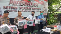 Kasatreskrim Polresta Tangerang, Kompol Reza Pahlevi mengungkap polisi gadungan di Bandara Soekarno-Hatta untuk menakut-nakuti korban dan menggasak hartanya. (Liputan6.com/Pramita Tristiawati)