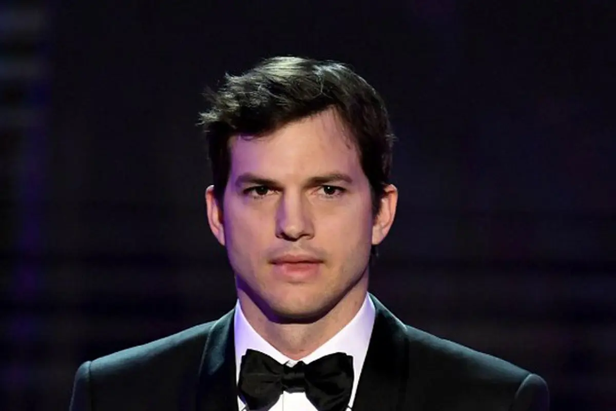 [Bintang] Ashton Kutcher
