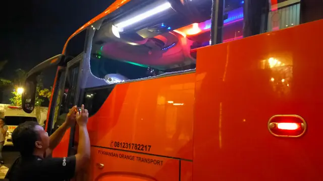Bus Persik Pediri Dilempar Batu Usai Lawan Arema di Stadion Kanjuruhan