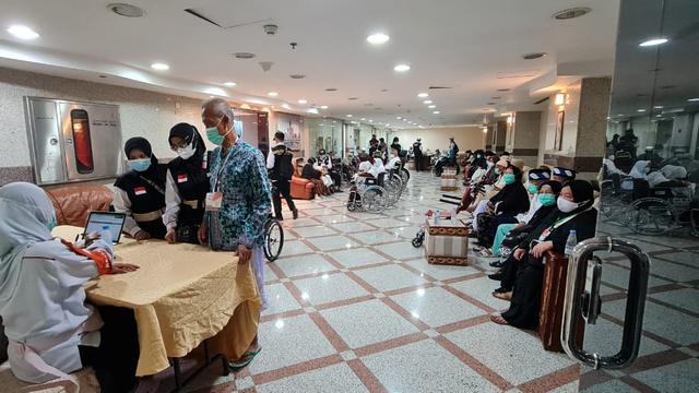 KKHI Makkah melakukan skrining dan identifikasi jemaah haji sakit yang bisa mengikuti layanan safari wukuf di Arafah. (FOTO: MCH PPIH ARAB SAUDI 2023)