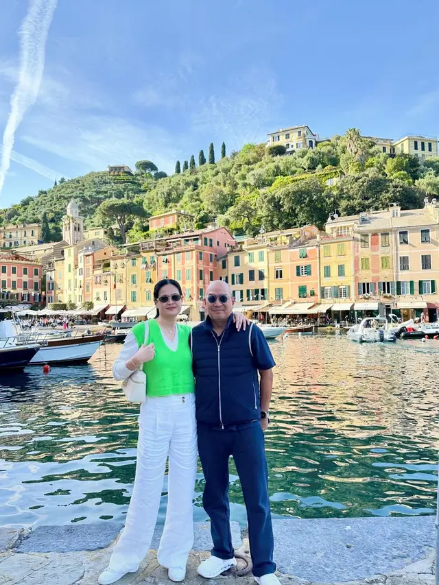 Donna Harun dan suami (Instagram/donnaharunofficial)