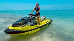 Jetski juga menjadi salah satu olahraga yang begitu digemari oleh wanita kelahiran 8 Maret 2002. Ia juga beberapa kali terlihat mengunggah foto serta video saat melakukan olahraga jetski di Instagram.(Liputan6.com/IG/@aaliyah.massaid)