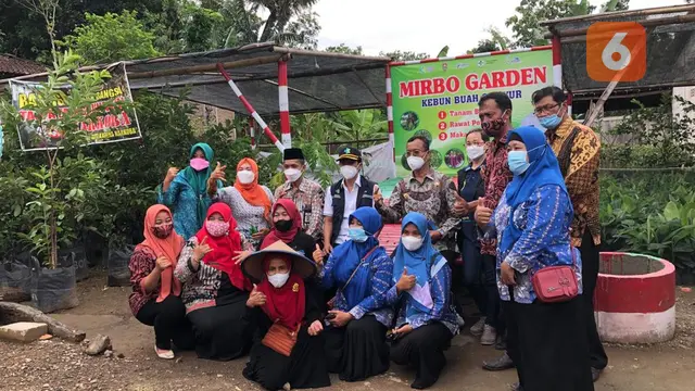 Kunjungan Wakil Menteri Kesehatan Dante Saksono (tengah) di Kampung Germas, Desa Pranggong, Boyolali.