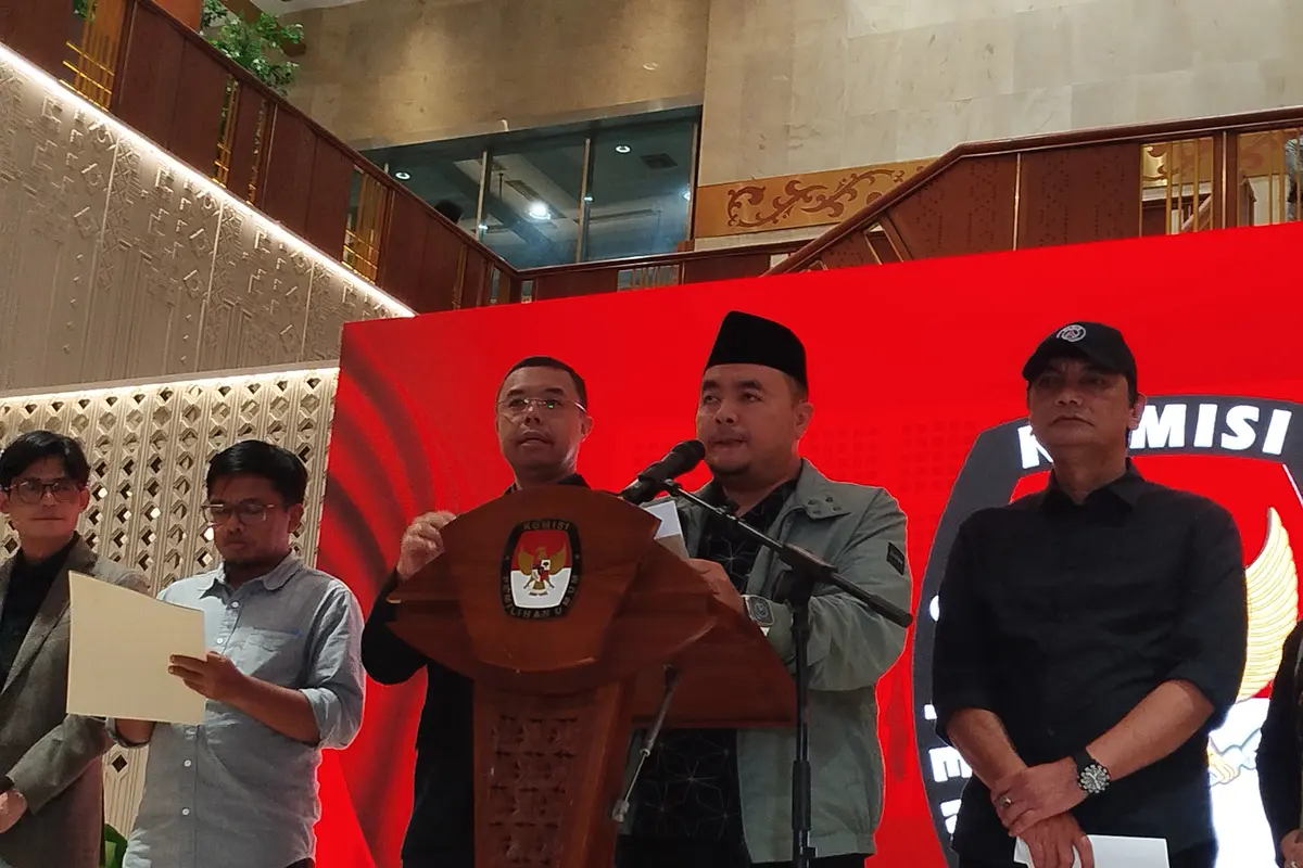 Ketua Komisi Pemilihan Umum (KPU) RI Mochammad Afifuddin saat konferensi pers di Gedung KPU Jakarta.