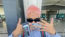 Bahkan, penampilan Debano dengan rambut pink ini sempat menjadi sorotan. Pasalnya, putra Iis Dahlia tak hanya tampil mencolok dengan warna rambut pink tapi juga kuteks yang digunakan. (Liputan6.com/IG/@iamdevano)