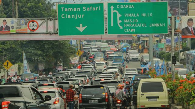 Jalur menuju Puncak, Bogor. (Liputan6.com/Achmad Sudarno)