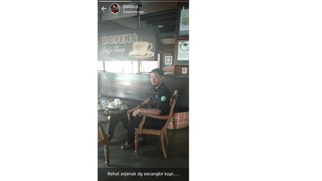 6 Status WhatsApp Bapak-Bapak Ini Bikin Susah Nahan Ketawa
