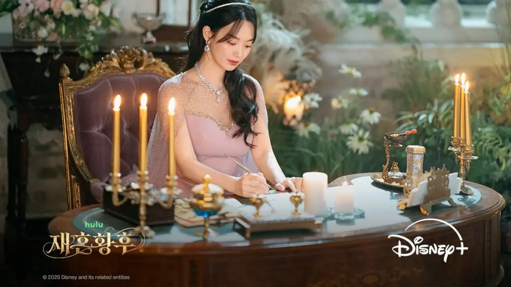 Outfit Shin Min Ah berperan jadi permaisuri di THE REMARRIED EMPRES. (Disney+)