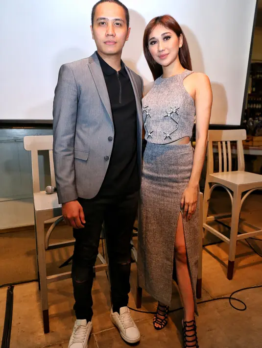 Bukan tanpa alasan Ressa menggandeng pemain sinetron tersebut. Kualitas vokal yang dirasa unik. Dan semakin hari kemampuan vokalnya menjadi matang. (Adrian Putra/Bintang.com)