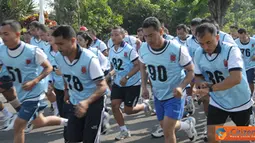 Citizen6, Surabaya: Sebanyak 428 Bintara dari berbagai Kotama TNI AL memperebutkan 200 kursi pada seleksi masuk Diktukpa TNI AL Angkatan ke-42 2012 yang digelar, Rabu (26/9). (Pengirim: Penkobangdikal).