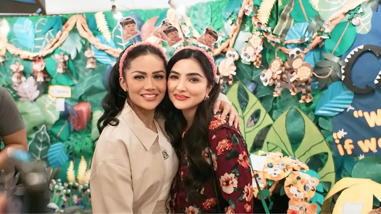 Gaya Kompak Kris Dayanti dan Ashanty Dampingi Sang Cucu, Ameena di Konser Sekolah