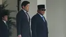 Presiden Prabowo Subianto menyambut kedatangan Perdana Menteri (PM) Singapura Lawrence Wong di Istana Merdeka, Jakarta, Senin (6/7/2026). (AP Photo/Achmad Ibrahim)