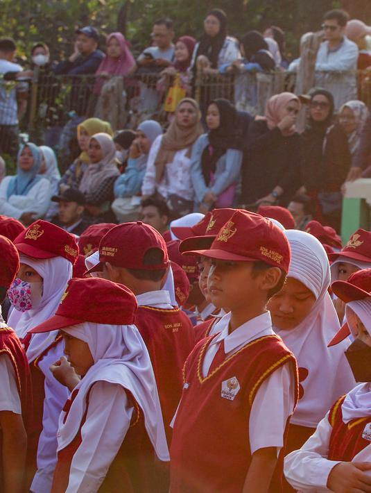 Hari pertama masuk sekolah tahun ajaran 2024-2025 diisi dengan kegiatan Masa Pengenalan Lingkungan Sekolah (MPLS). (merdeka.com/Arie Basuki)