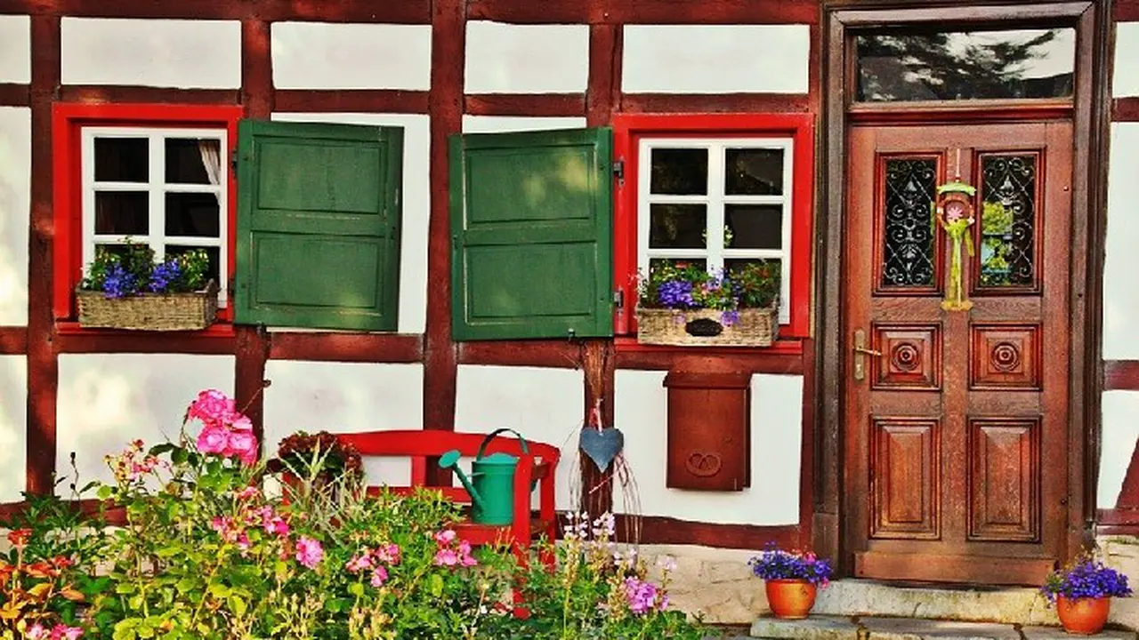 Desain Unik untuk Dekorasi Pintu Rumah