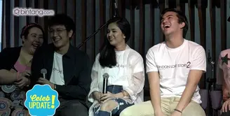 Syuting London Love Story 2 di Swiss, Michelle Ziudith cari kehangatan di ketiak Dimas Anggara dan pemain lainnya.