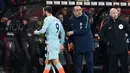 Higuain kembali tampil buruk dan gagal mencetak gol pada laga lanjutan Premier League yang berlangsung di stadion Dean Court, Bournemouth, Kamis (31/1). Chelsea dipermalukan 0-4 kontra Bournemouth. (AFP/Glyn Kirk)