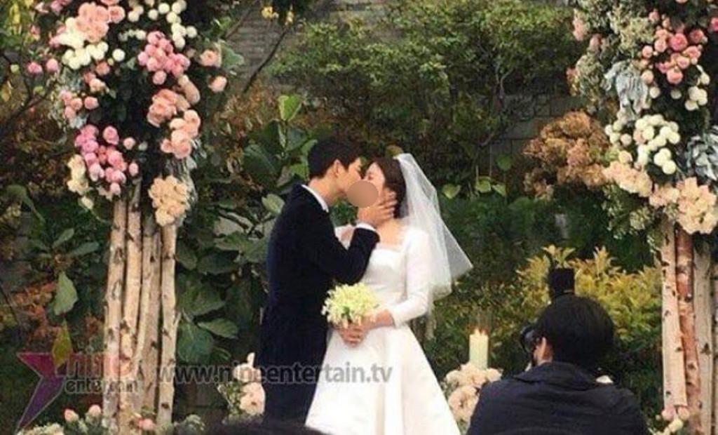 Resmi Menikah Song Joong Ki Cium Bibir Song Hye Kyo Showbiz Liputan6 Com