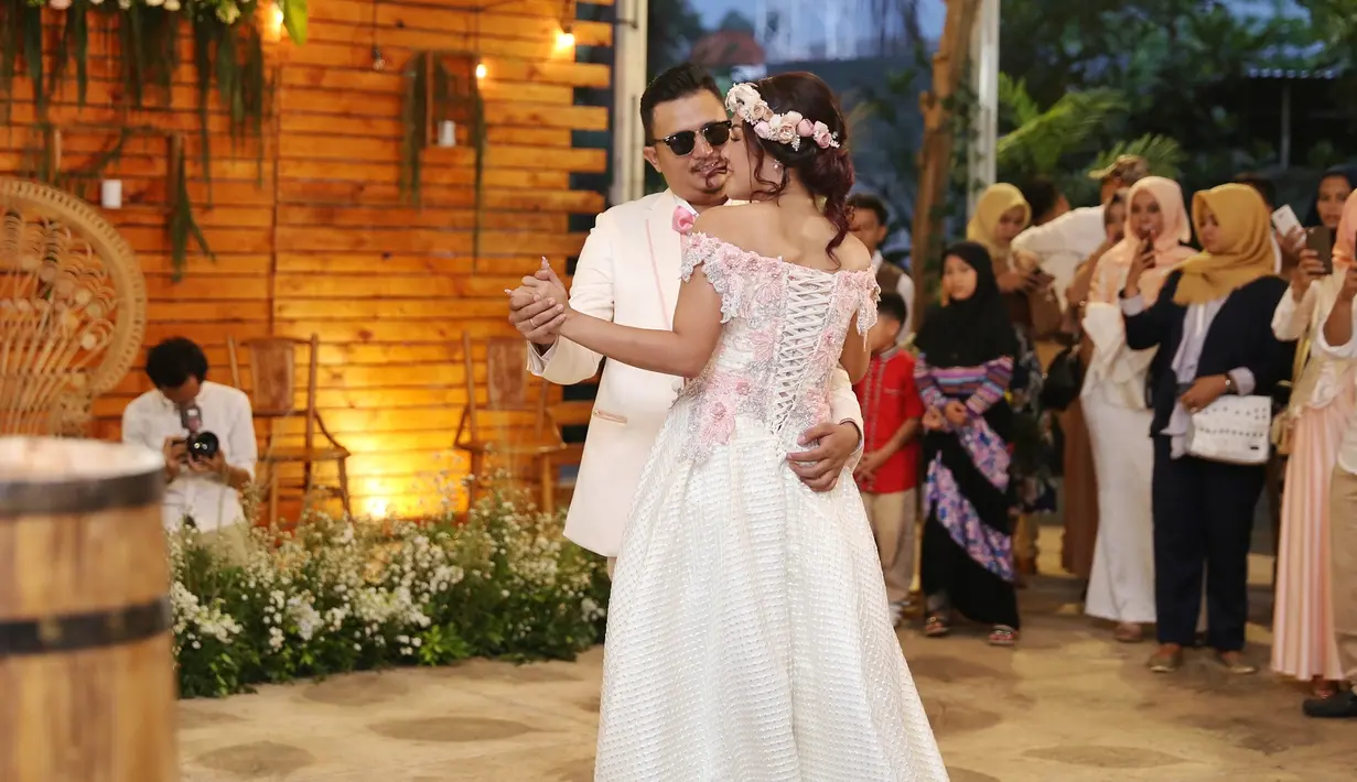 "Alhamdulillah sih lega. Beban sih nggak. Karena menurutku status pernikahan bukan cuma status tapi tanggung jawabnya itu," ungkap Chef Aiko. (Nurwahyunan/Bintang.com)