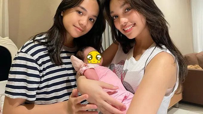 Lahirkan Anak Keempat di Usia 43 Tahun, Ini 6 Potret Haru Persalinan Nola B3