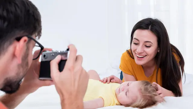 Kenali Dampak Sharenting, Pertimbangan Penting Sebelum Upload Foto dan Video Anak