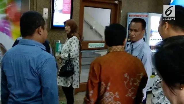 Setya Novanto tidak datang dalam persidangan sebagai saksi kasus KTP elektronik. Ia pergi ke rumah sakit untuk jalani Medical Check Up.