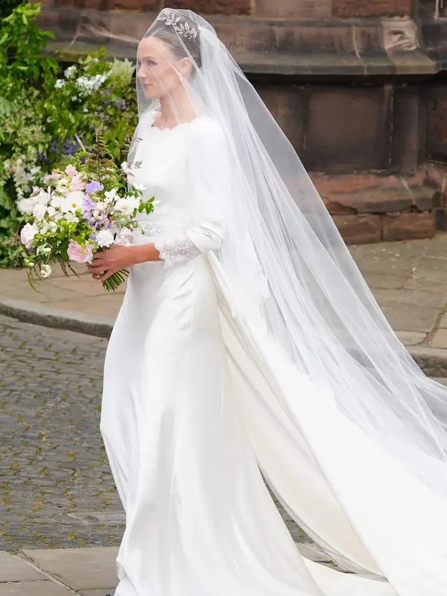 Menikah dengan Member Royal Family Hugh Grosvenor, Olivia Henson Pakai Gaun Pengantin dan Tiara yang Penuh Historikal Keluarga