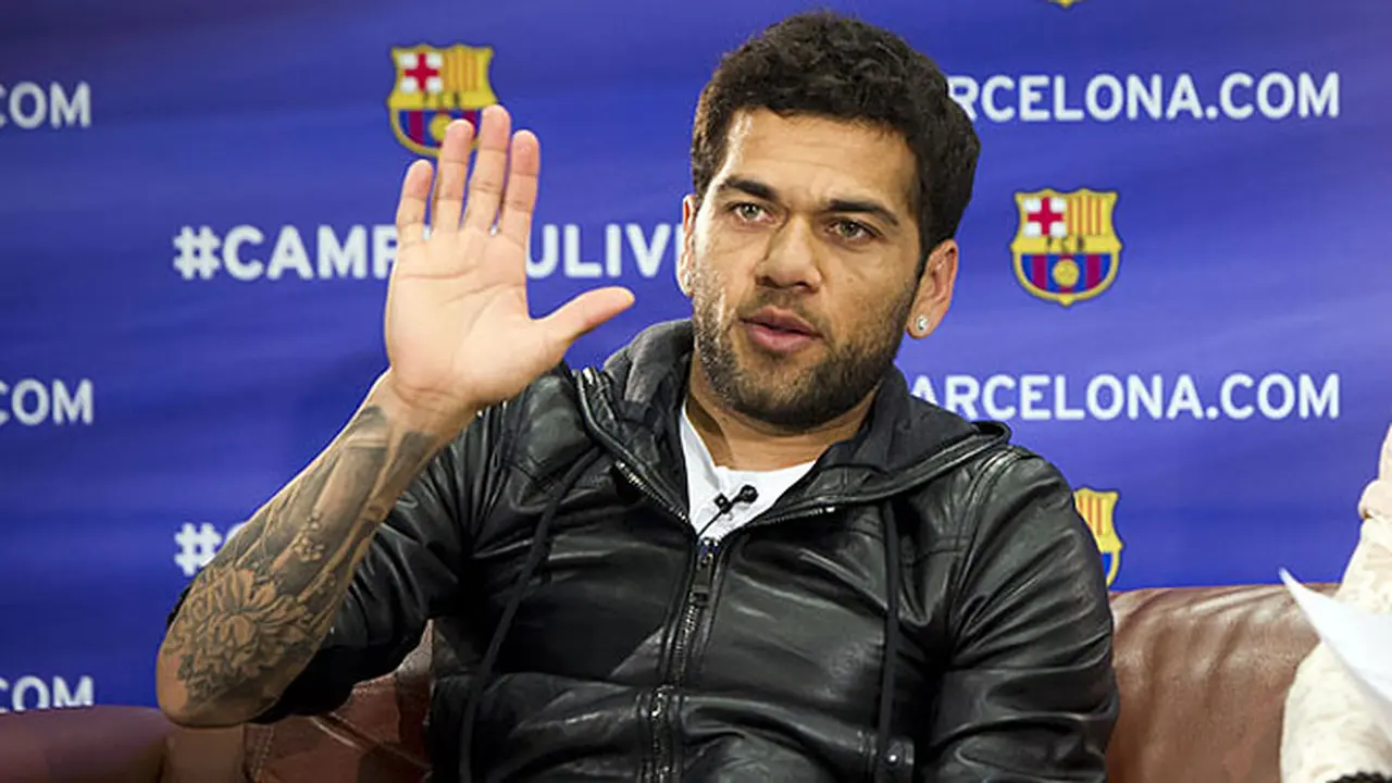 dani-alves-130916b.jpg