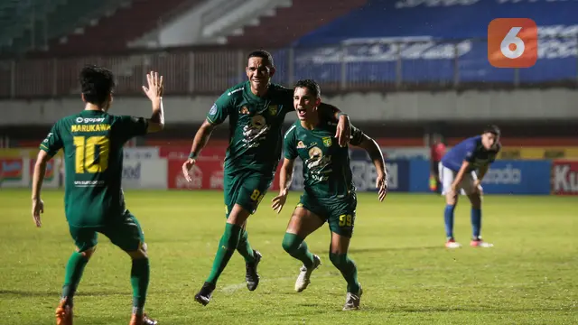 Foto: Gesekkan Antar Pemain, Persebaya Surabaya Akhirnya Libas Persib Bandung 3-0 di Pertandingan Pekan ke-16 BRI Liga 1
