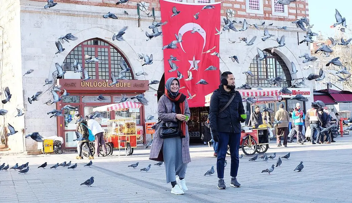 Shireen Sungkar dan Teuku Wisnu, sekarang ini sedang menantikan kelahiran anak ketiga mereka. Dan kabarnya, usia kandungan Shireen sekarang ini sudah tujuh bulan.  (Instagram/shireensungkar)