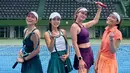 <p>Luna Maya bermain tenis [Instagram/lunamaya]</p>