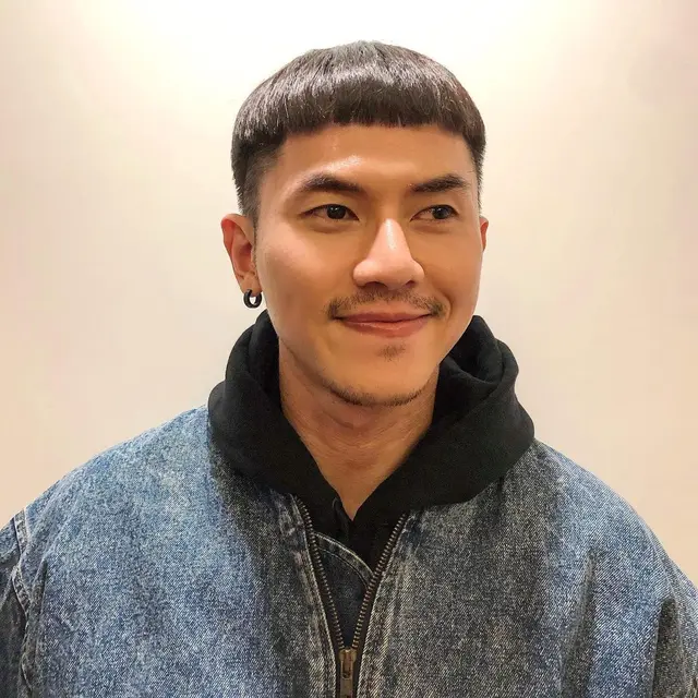 5 Potret Gaya Rambut Baru Rafael Tan yang Disebut Mirip Park Seo Joon