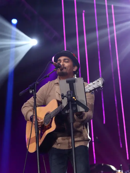 Glenn Fredly namanya pun sudah tak asing bagi penikmat musik jazz tanah air, pelantun lagu yang bertajuk 'Terserah' ikut memecahkan suasana dengan suguhan penampilan yang luar biasa. (Andy Masela/Bintang.com)