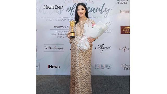 6 Potret Baby Bump Chef Devina Hermawan di Kehamilan Ketiga, Tetap Menawan