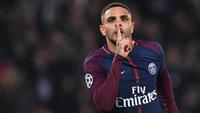 Bek PSG, Layvin Kurzawa, merayakan gol yang dicetaknya ke gawang Anderlecht pada laga Liga Champions di Stadion Parc des Princes, Paris, Selasa (31/10/2017). PSG menang 5-0 atas Anderlecht. (AFP/Franck Fife)