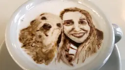 Foto pada 1 Maret 2018 memperlihatkan seni melukis latte atau latte art yang dibuat barista Korea Selatan, Lee Kang-Bin di kedai kopi, Seoul. Lee membutuhkan waktu sekitar 15 menit untuk menyelesaikan menghias secangkir latte. (AP/Dino Hazell)