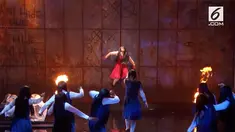 Sisipan bahasa Jawa yang diucapkan dalam America's Got Talent membuat penonton dan juri bergidik ngeri. Beberapa dari mereka sempat terbengong-bengong mendengarnya.