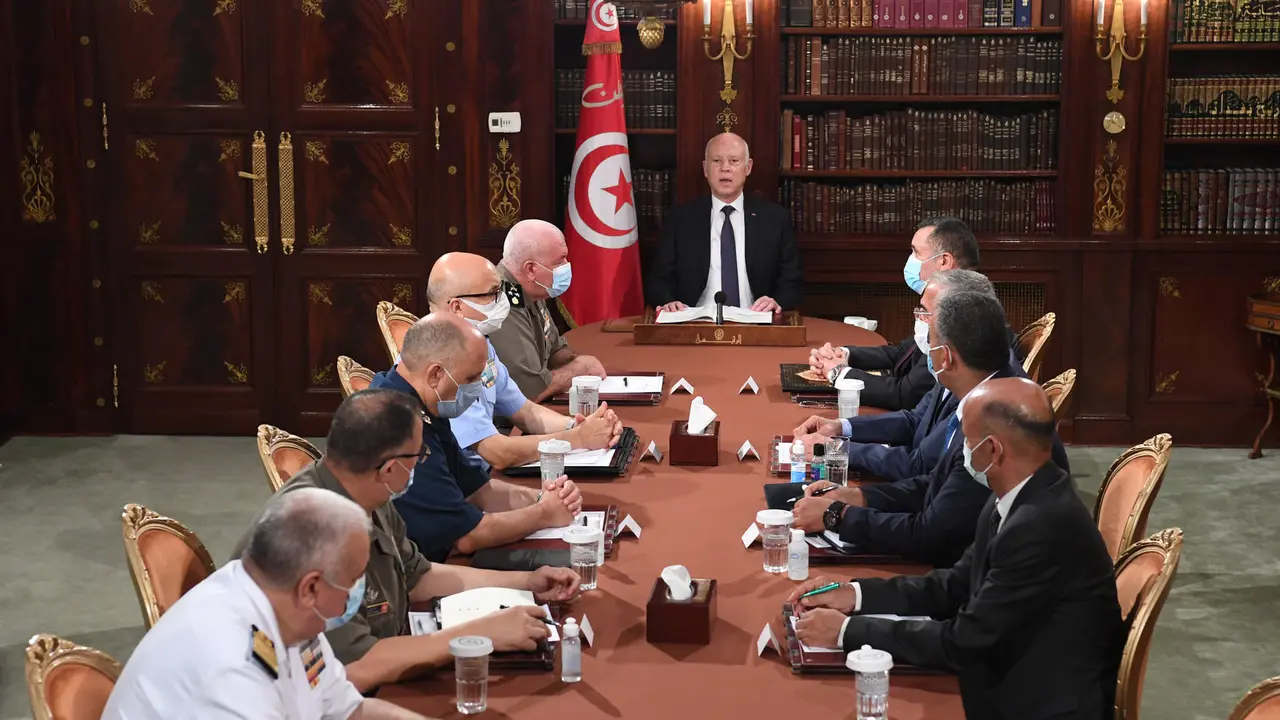 Pertemuan darurat Presiden Tunisia Kais Saied dengan militer.