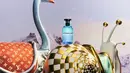 Untuk membawa keajaiban musim liburan ini hidup, Louis Vuitton akan mengadakan sejumlah aktivasi carousel fisik di beberapa kota terpilih di seluruh dunia. Selain tampilan jendela Louis Vuitton di seluruh dunia yang kini dipenuhi dengan nuansa kampanye liburan yang penuh kegembiraan ini, Rumah Mode ini juga akan meluncurkan filter AR carousel di Instagram dan layanan kartu ucapan liburan yang akan tersedia di situs Louis Vuitton mulai akhir November, memungkinkan pengunjung berbagi semangat liburan dengan orang-orang terdekat mereka.[Dok/Louis Vuitton].
