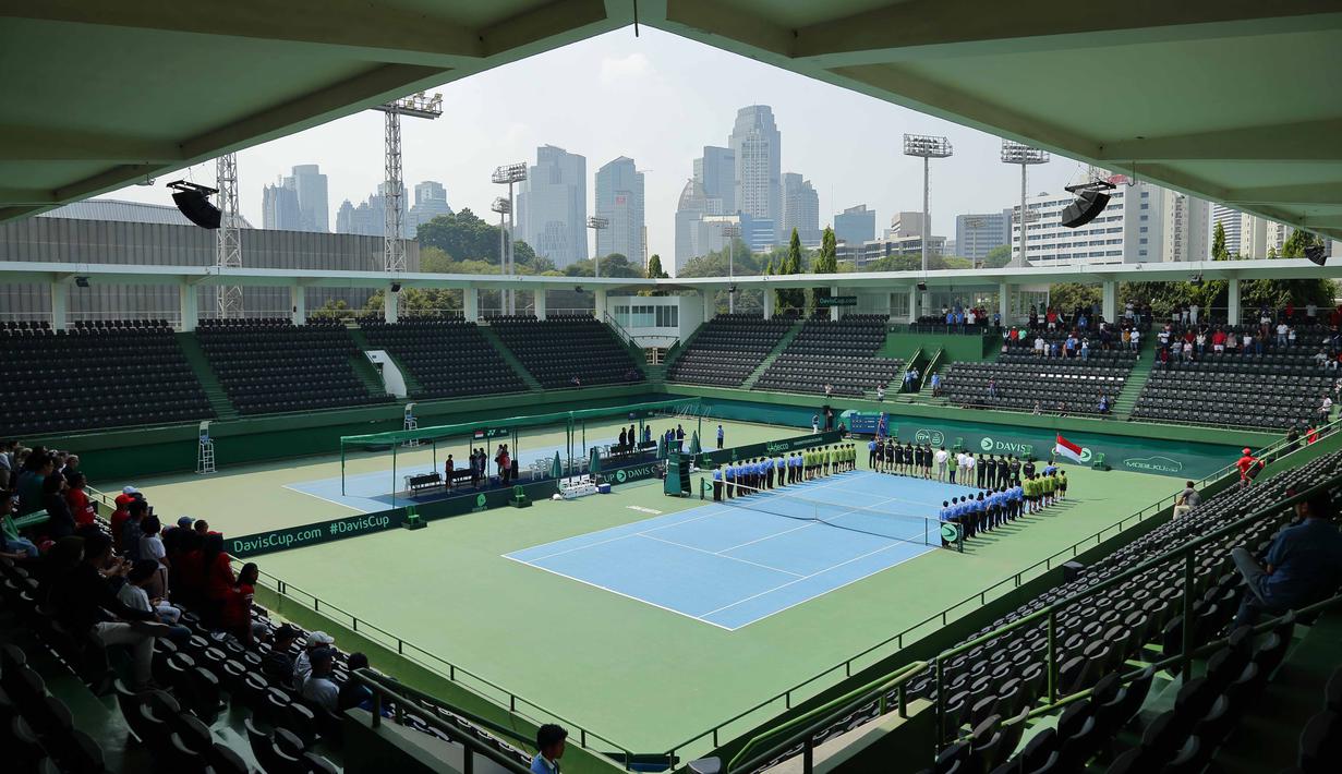 Suasana jelang laga Piala Davis 2019 Grup II Zona Asia/Oceania di Stadion Tenis GBK, Jakarta, Sabtu (14/9). Indonesia tertinggal 0-2 dari Selandia Baru. (Bola.com/Peksi Cahyo)