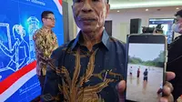 Jadi Honorer 22 Tahun, Guru PPKN asal Maluku Ini Akhirnya Dapat Laptop dan Proyektor