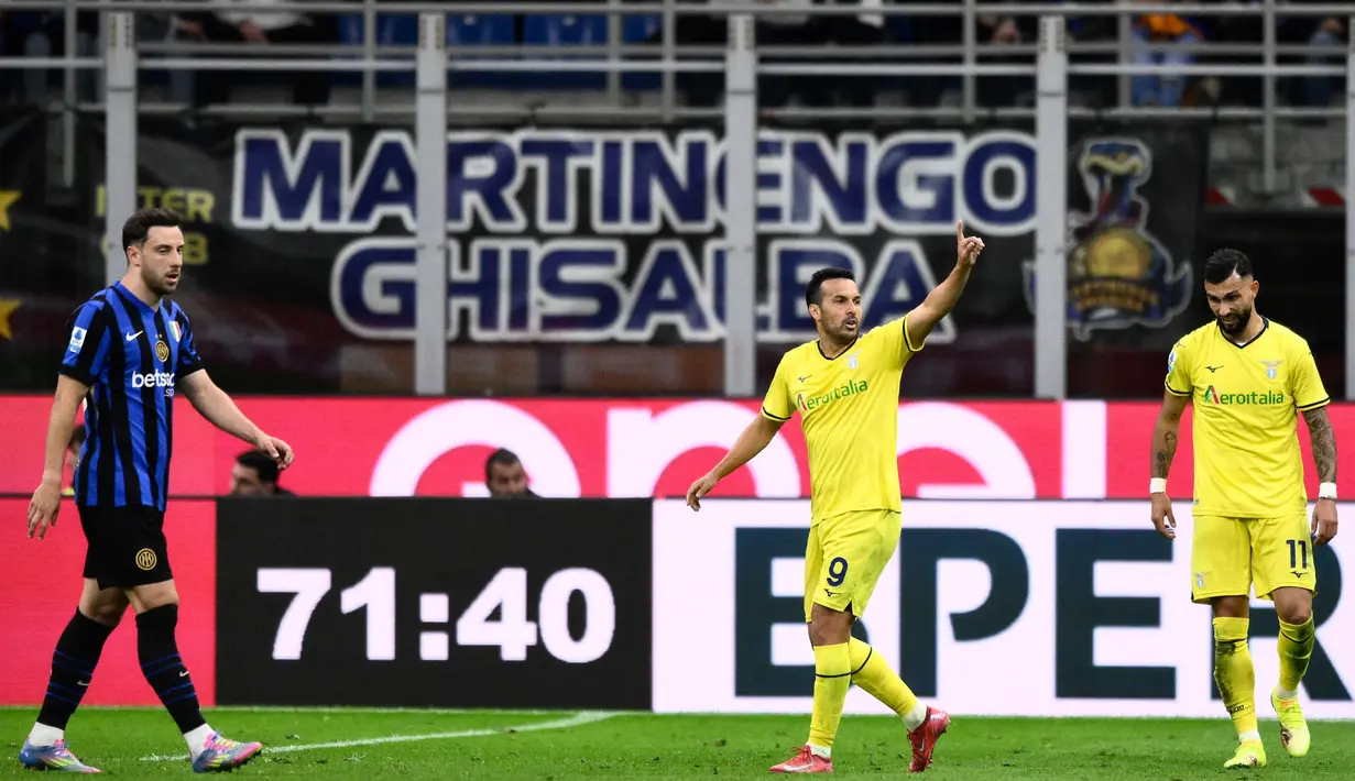 Di babak kedua, Lazio berhasil mencetak gol penyeimbang. Pada menit ke-72, lewat Pedro Rodríguez Ledesma yang memanfaatkan umpan Matías Vecino. (Nicolo Campo/AFP)