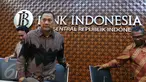 Gubernur Bank Indonesia (BI) Agus Martowardojo (batik hitam) saat akan memberikan keterangan pers di Jakarta,(19\8). Hasil Rapat Dewan Gubernur BI mencatat triwulan II 2016  mempertahankan 7 days Repo Rate sebesar 5,25 persen. (Liputan6.com/Angga Yuniar)