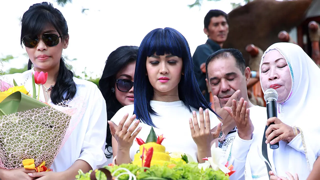 [Bintang] Julia Perez Ultah