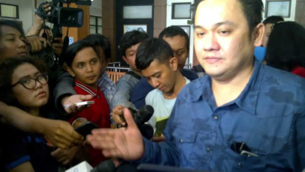 Ini Kicauan Perdana Farhat Abbas Setelah Twitternya Diblokir