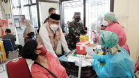 Wali Kota Depok, Mohammad Idris meninjau gebyar vaksinasi di Kecamatan Tapos. (Istimewa)